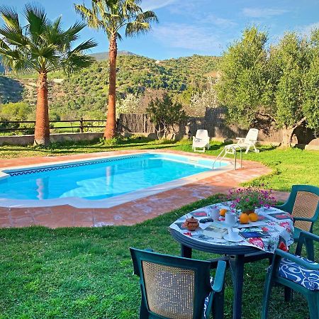Acogedora casa rural en Zahara de la Sierra Exterior foto