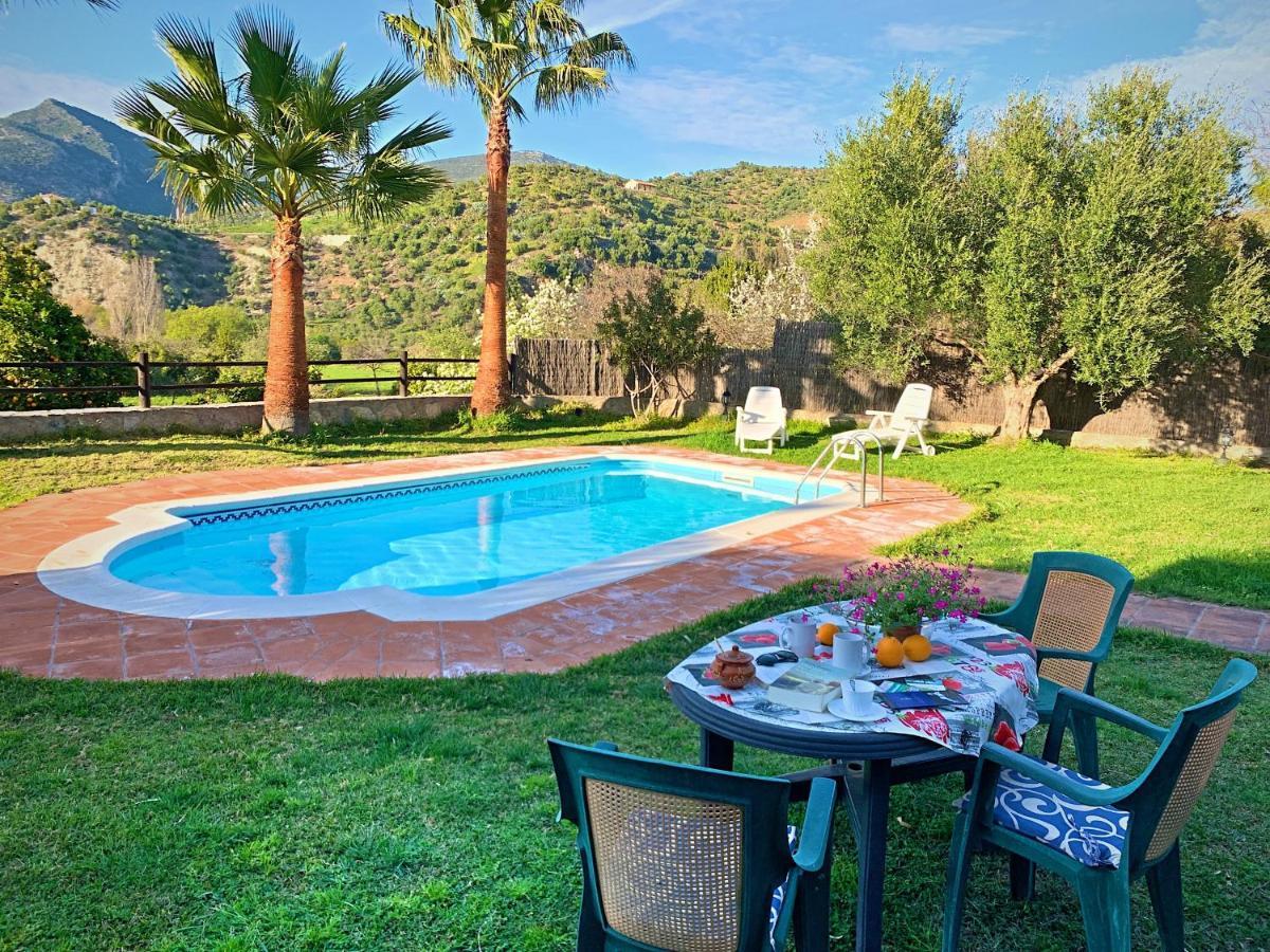 Acogedora casa rural en Zahara de la Sierra Exterior foto